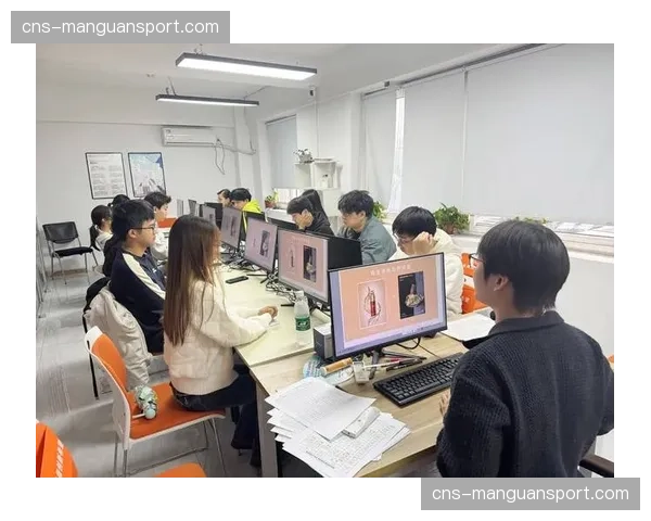 平台运营方着手构建知识库与培训体系，以提升团队技能。