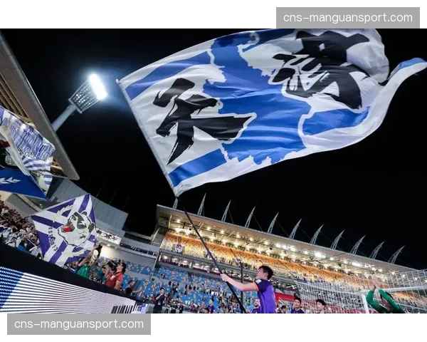 总决赛G4现场，万余名球迷齐声高唱助威歌曲