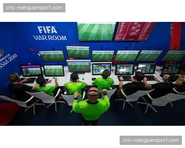 评论:VAR本月第三次推翻进球判罚,引发对划线精度的讨论 评论:VAR本月第三次推翻进球判罚,引发对划线精度的讨论