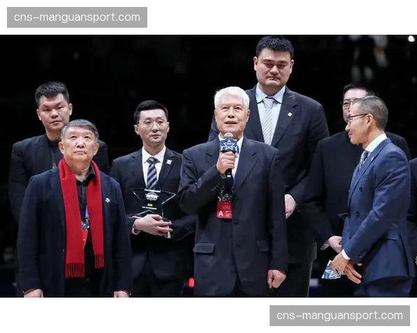 奥乌苏入选媒体评选最佳阵容，中场拦截表现获认可